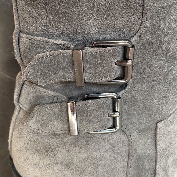 Beautiful BCBG Grey Suede Boots NEW Sz 7 - Picture 4 of 4